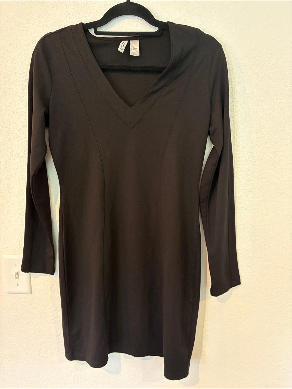 Divided H&M Black V-Neck Long Sleeve Shift Dress